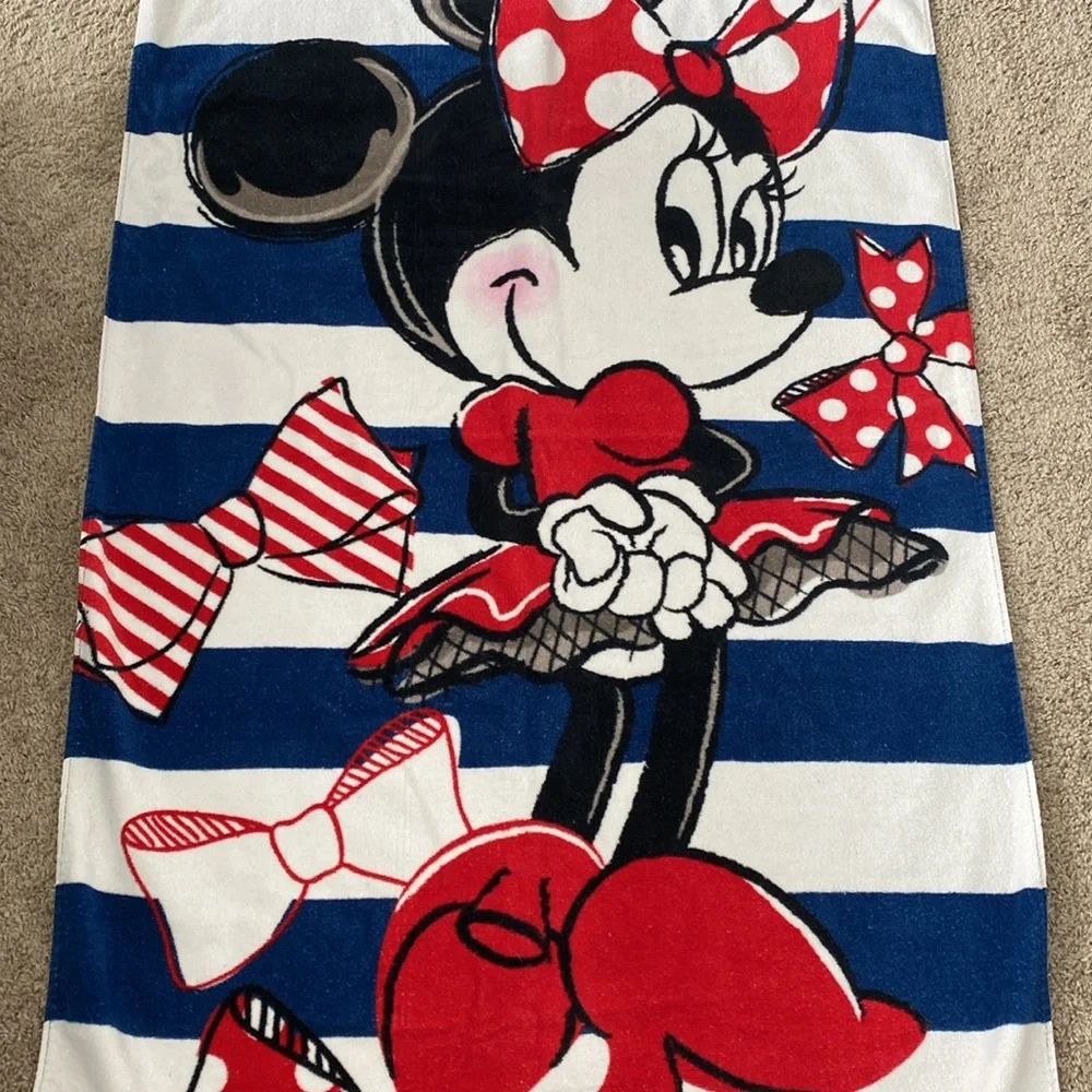 Disney Minnie Mouse beach towel